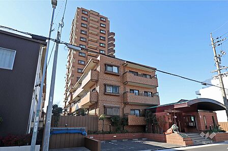ライオンズマンション正徳町の外観(南東側から)