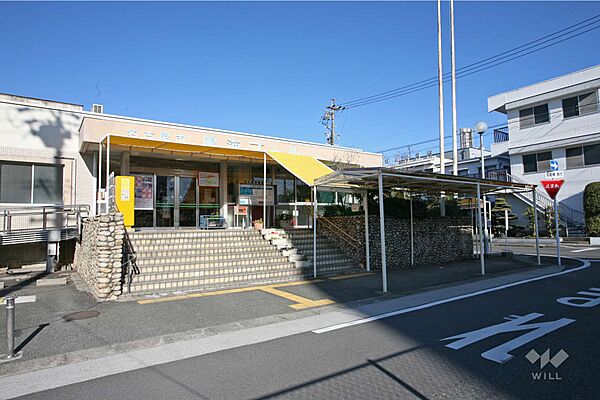 名古屋市鳴海プールと浦里公園の外観