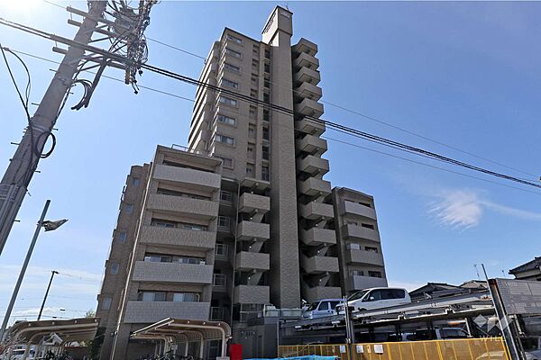 ライオンズマンション港西第5の外観（北側から）