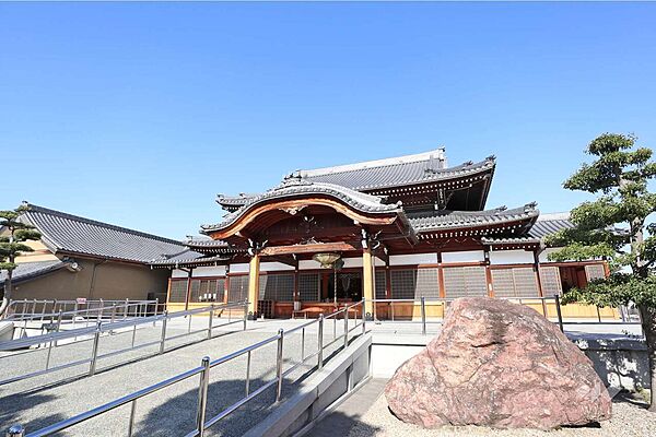 荒子観音寺の外観