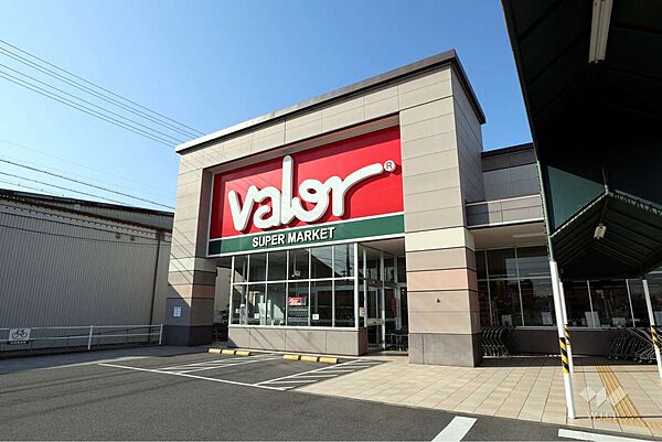 バロー(東起店)の外観