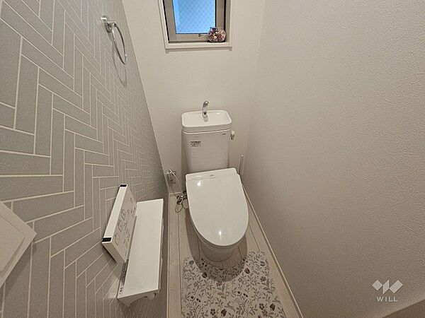 1階・3階の2か所にトイレを備えており、朝の混み合う時間帯や夜間の利用にも便利です。各居室から使いやすい、生活動線に配慮された間取り設計です。