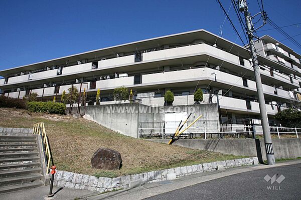宝マンション滝ノ水第7の外観(B棟を南側から)