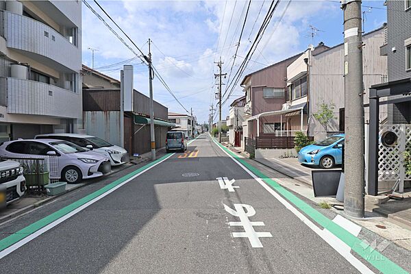 物件の西側前面道路（南側から）［2026年7月26日撮影］