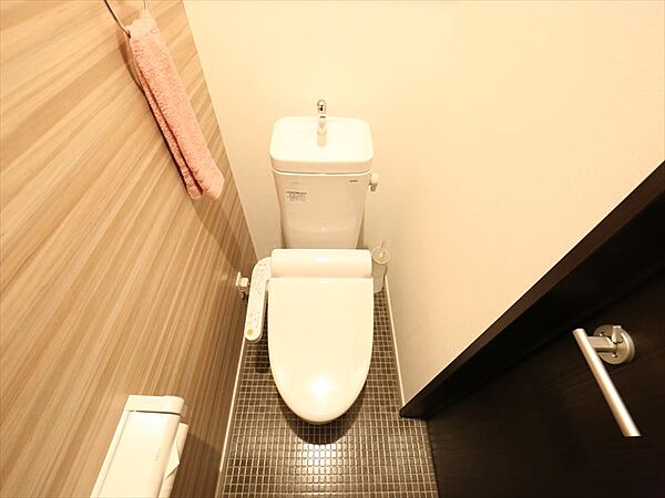 画像10:温水洗浄便座付トイレ　モデルルーム