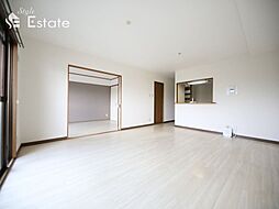 名古屋市営鶴舞線 塩釜口駅 徒歩8分の賃貸マンション 4階3LDKのリビング/ダイニング