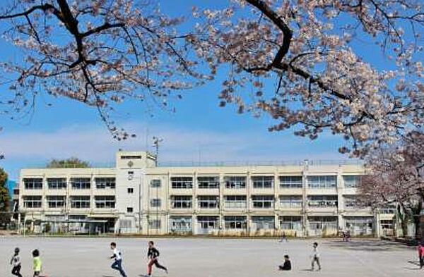 練馬区立田柄小学校まで徒歩約7分です。