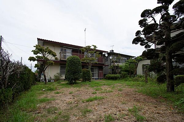 積水ハウス。土地２区画分で３３８m2（102.24坪）。駐車場増設で５台以上。水回りリフォーム済。即入居可。