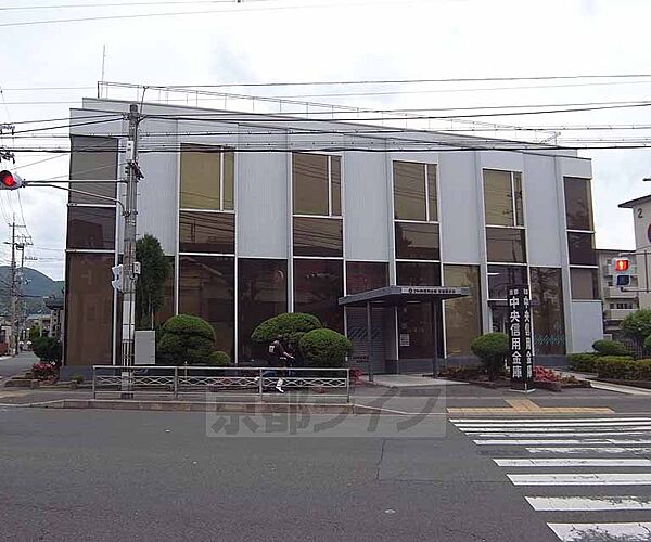 画像26:京都中央信用金庫 常盤東支店まで646m 丸太町通り沿いにございます。駐車場完備。