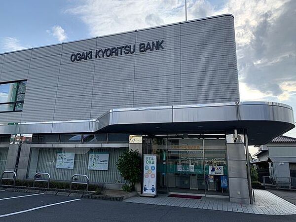 大垣共立銀行 瑞浪支店 260m