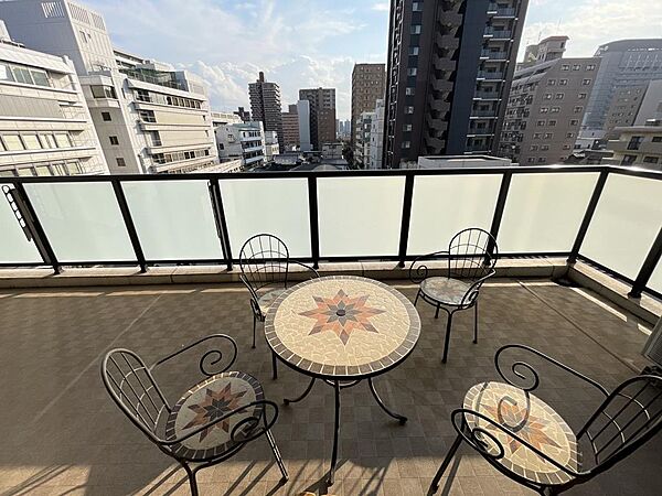 バルコニーが広い為、お部屋全体を見渡せます！