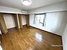 洋室：南側１０帖の洋室です。 