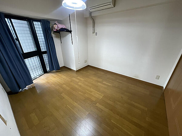 北側の洋室です