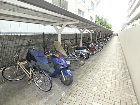 屋根付きの駐輪場です
