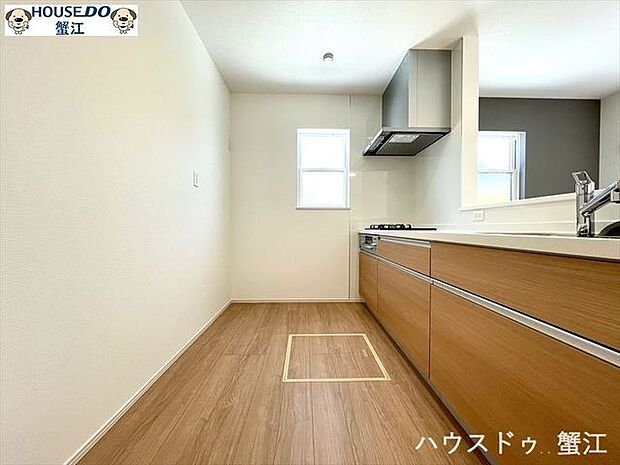 キッチン：窓が付いたキッチンです♪お料理に集中できる空間は、お料理好きな方に人気です♪