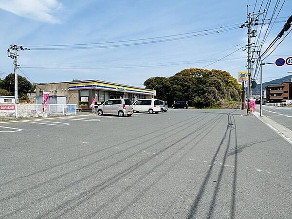 コンビニ ミニストップ田川香春町店(車で3分) 1040m