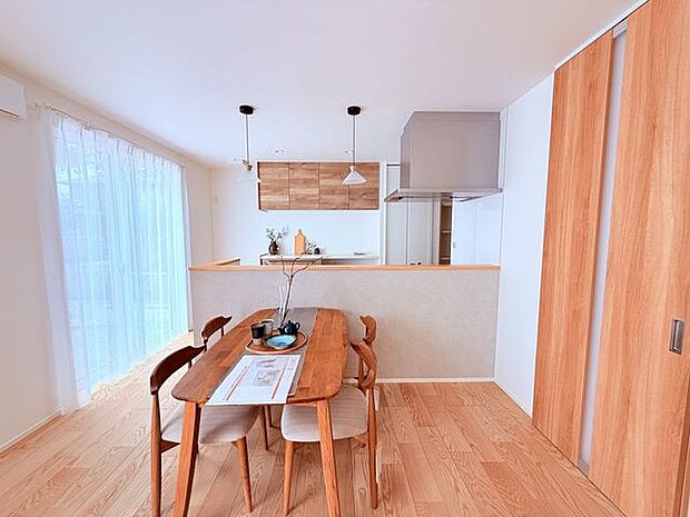 ◇家族でくつろげる広々明るいリビング♪