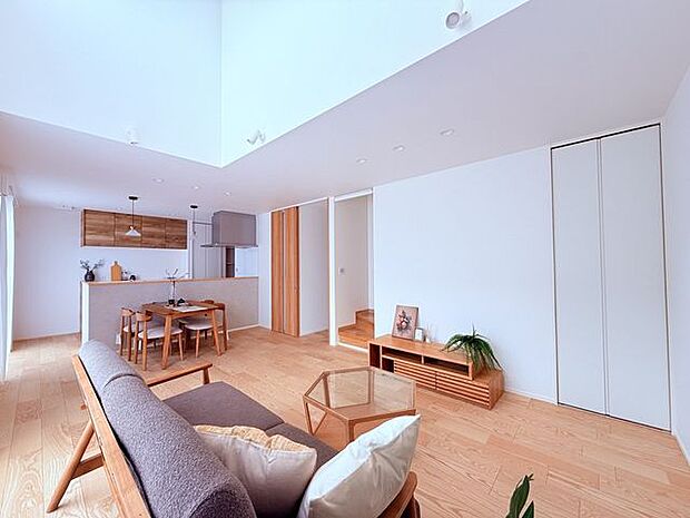 ◇家族でくつろげる広々明るいリビング♪