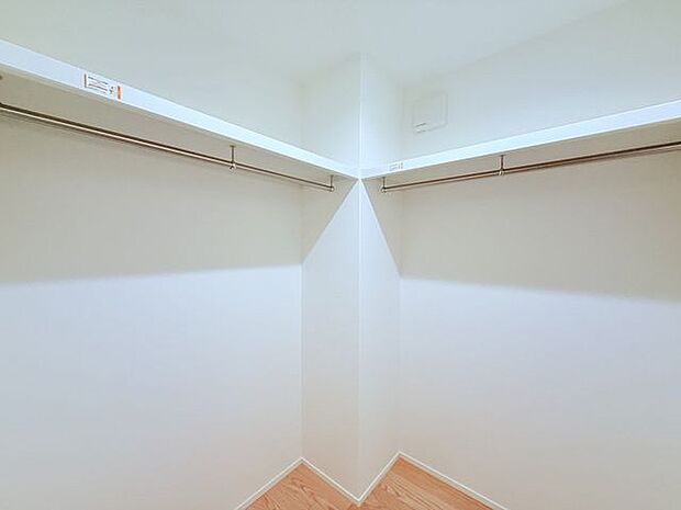 ◇洗面所裏にウォークインがあり室内干しにも便利★