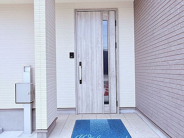 ◇外観から見た玄関☆