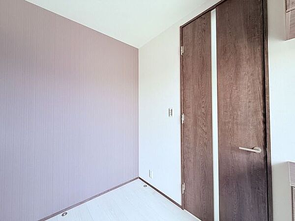 ◇玄関先のホール☆アクセントクロスがお洒落です☆