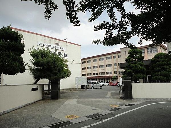 行橋中学校（車で3分） 1100m