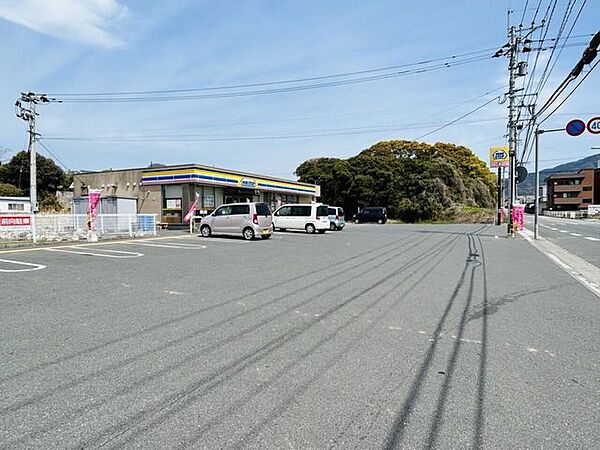 コンビニ ミニストップ田川香春町店(車で3分) 1040m