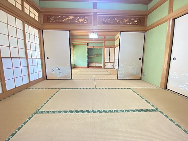 約6帖の和室です。2部屋をつなげて冠婚葬祭等の集会にも対応できます。