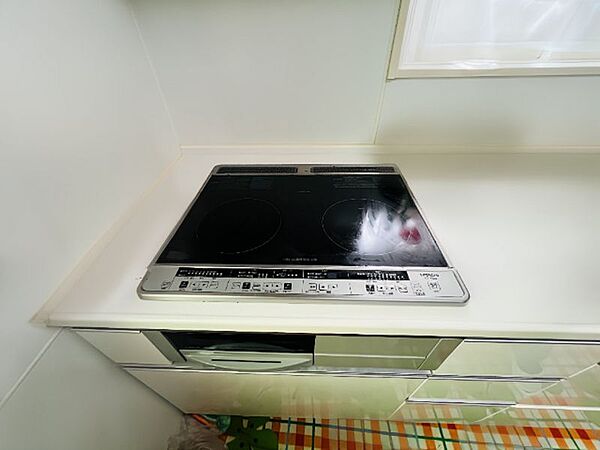 IHクッキングヒーターです！お掃除もしやすいですね♪