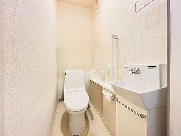 手洗い器付きのトイレです！