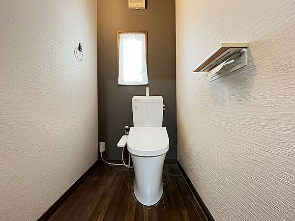 1階・2階それぞれにトイレがあります。夜中に階段の上り下りをしなくても良いのは嬉しいポイント！