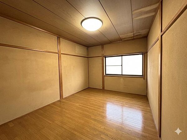 2階には約6帖の個室が2部屋あり子供部屋に最適です♪