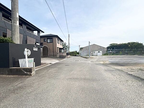 徒歩圏内にスーパー、ドラッグストア、病院など暮らしに役立つ施設が揃う便利な立地です！