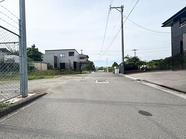 車約7分圏内にはイオンモールやホームセンターなどが揃っており、休日のショッピングや大きな買い物にも便利です！