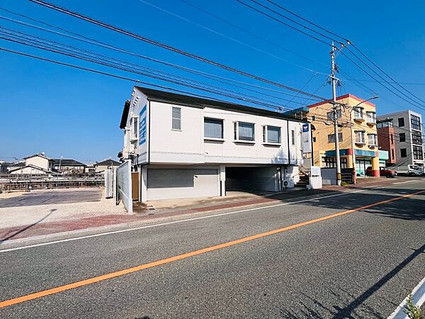 ロードサイド沿いで利便性良好！大通り沿いなので夜間も安心です♪