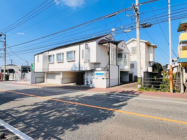 前面道路が広く陽当たり・通風良好！大通り沿いで夜道も明るく安心、周辺に商業施設が充実し買物も便利です♪