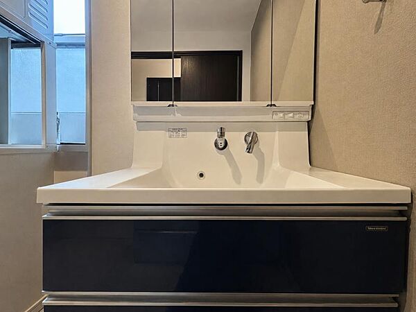 洗面からお化粧まで忙しい朝の準備にぴったりな洗面化粧台です！