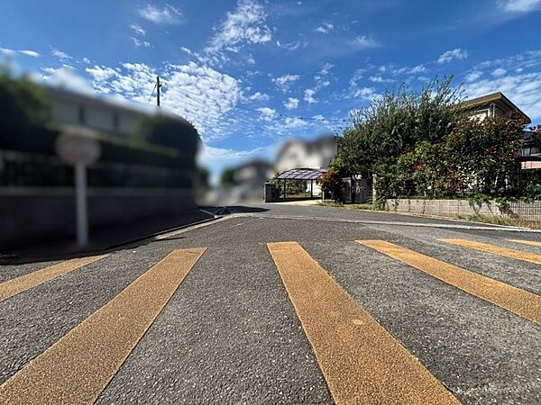 周辺は日々の暮らしを彩る施設が充実しています！