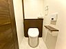トイレ：トイレにも収納がありスッキリ広く使用いただけます☆