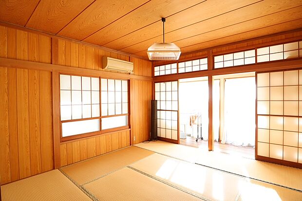 日当たりの良い和室は日本の心です。柔らかな日差しが差し込む和室は色々な用途としてもお使いいただけます。