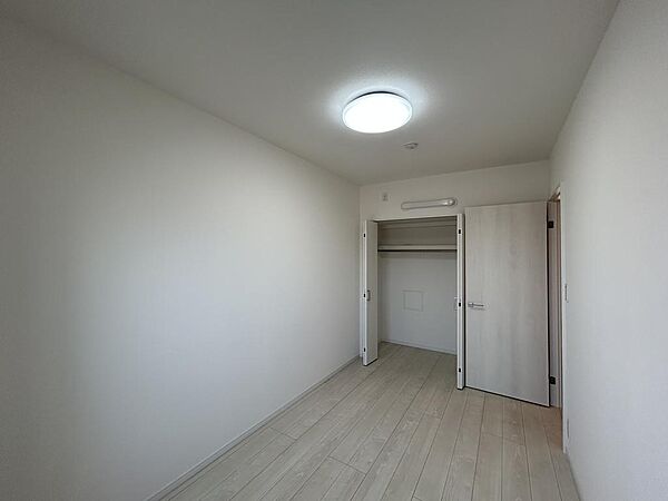 全室収納付き。子供部屋や寝室などにお使いいただける洋室は3部屋あります。