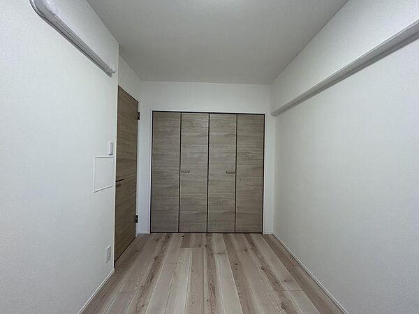 木目調の建具がアクセントになり、暖かみをプラスしています。