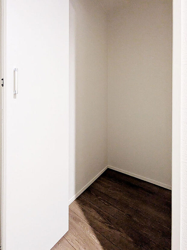 1階ホールには収納を設置