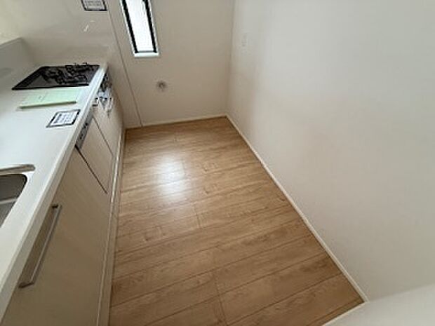 キッチン奥も広々