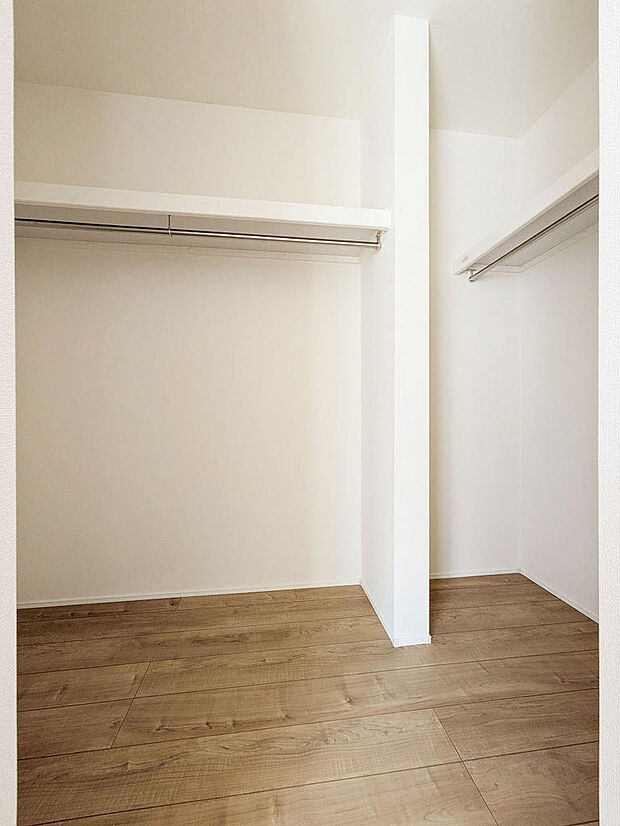 寝室には大型のWIC