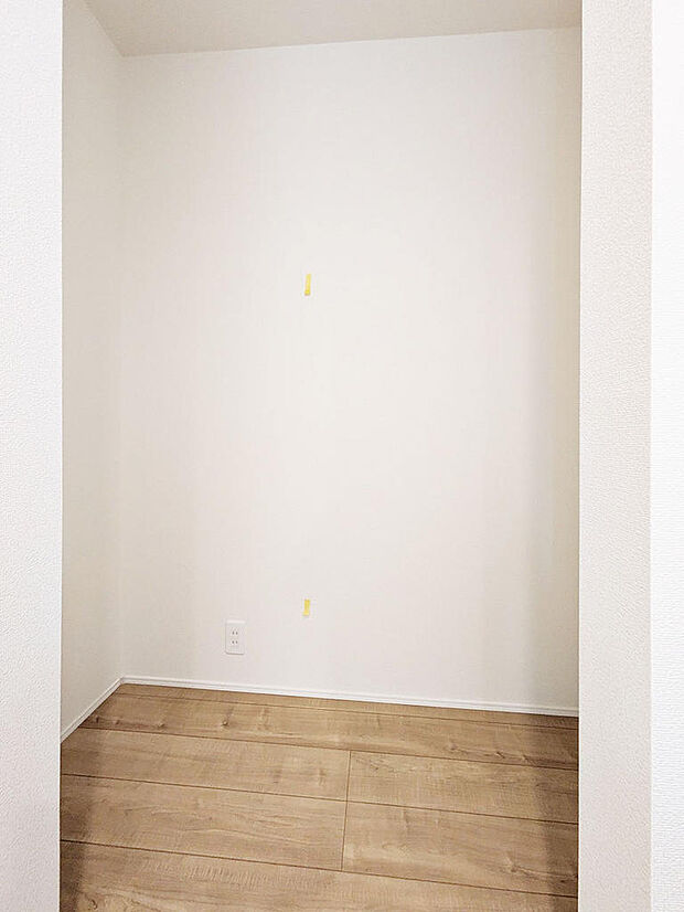 キッチン横には便利なパントリー