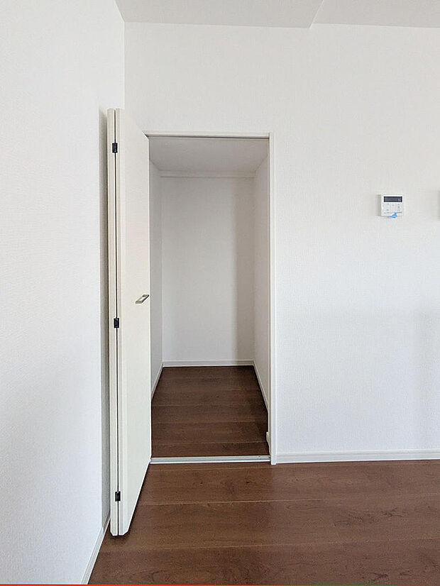 キッチン横のちょっとした収納がうれしい。