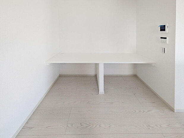 LDKには使い方色々スタディカウンターを設置