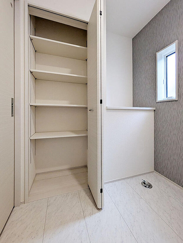 洗面室の収納。リネン庫にも！