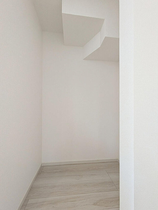 キッチン横にはパントリー